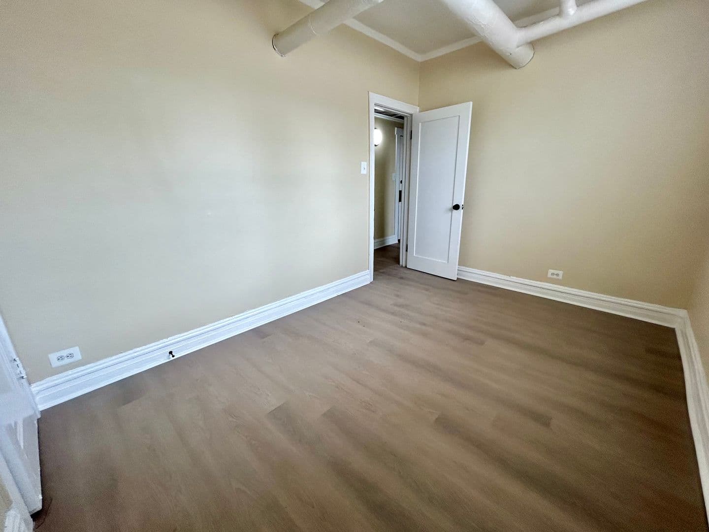 Chicago Apartment: 4045 - 4055 W School St