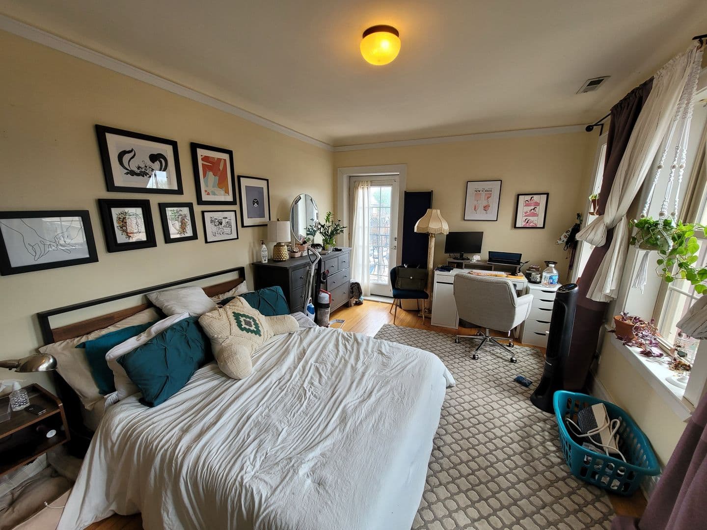 Chicago Apartment: 2050 W. Summerdale Ave