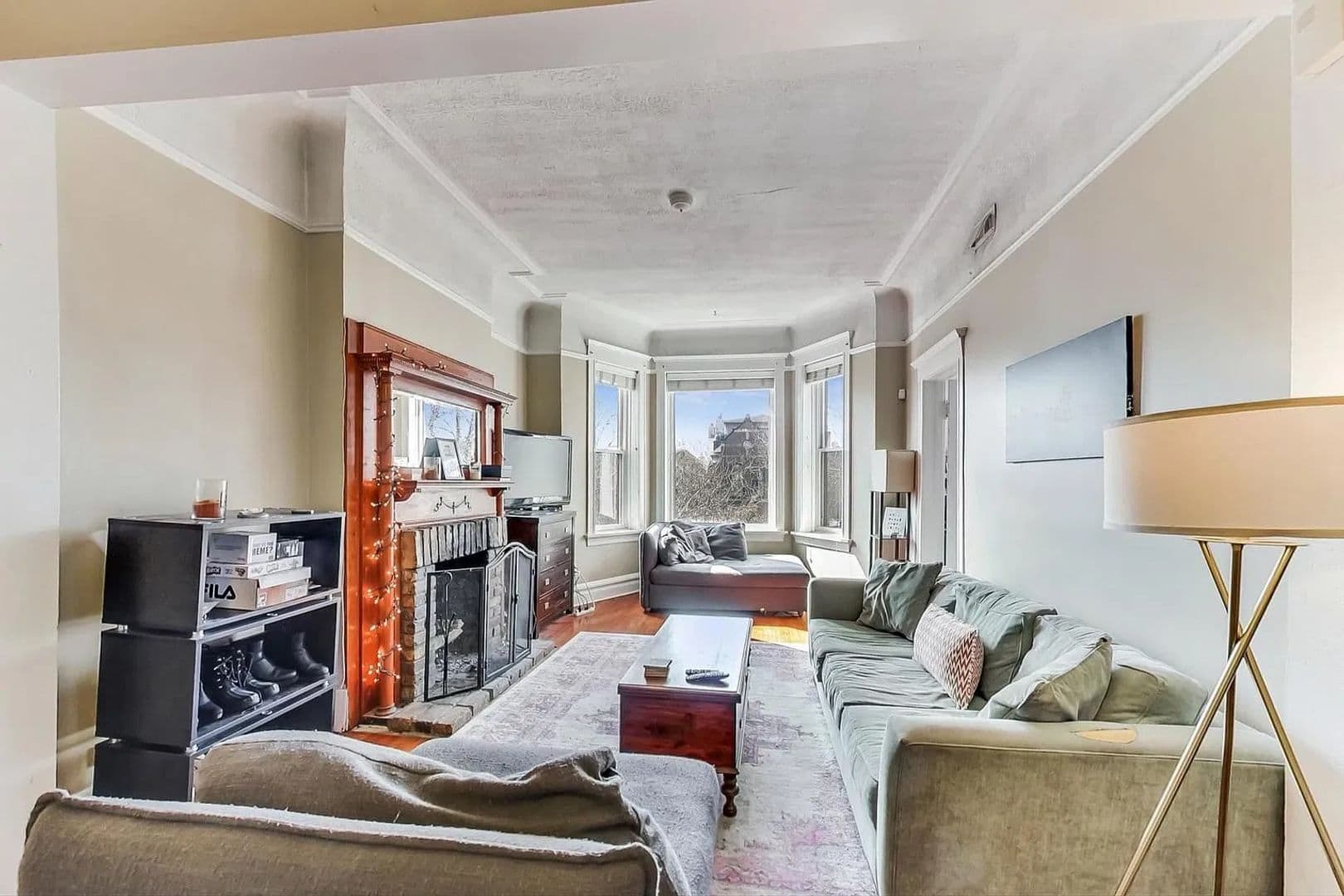 Chicago Apartment: 822 W Newport Ave.