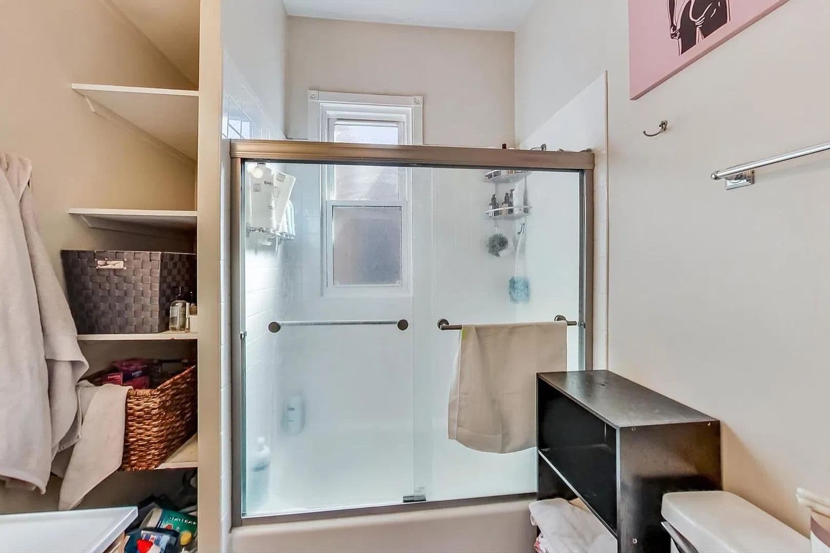 Chicago Apartment: 822 W Newport Ave.