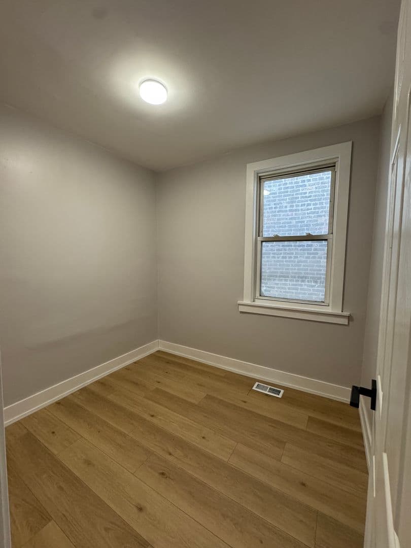 Chicago Apartment: 532 w 26th
