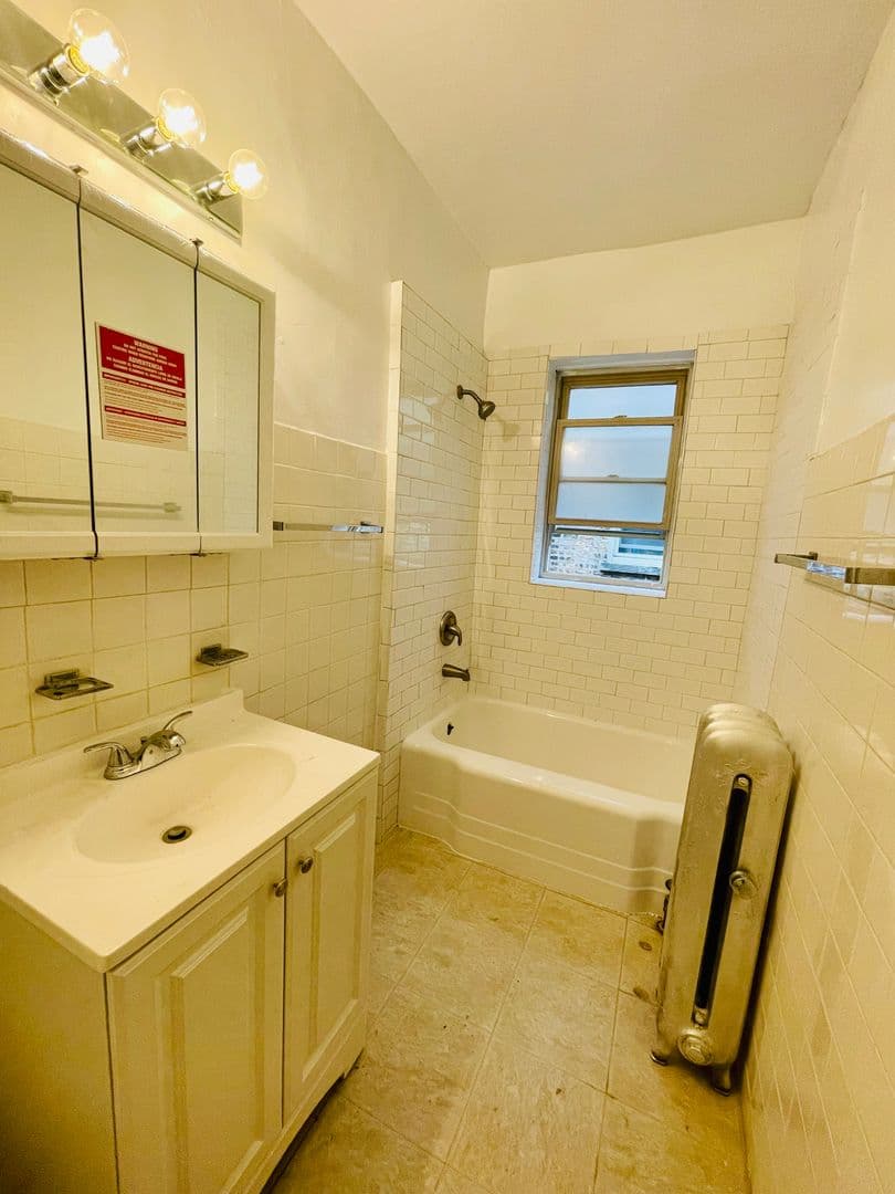Chicago Apartment: 1329 - 1337 W Touhy Ave