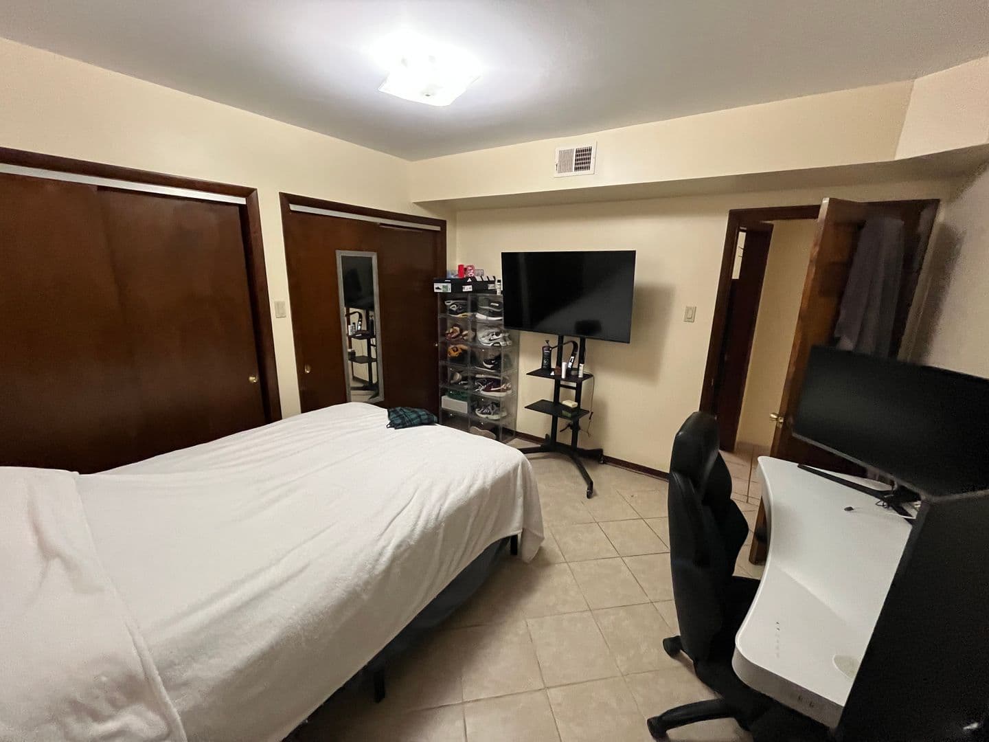 Chicago Apartment: 5205 W. Pensacola