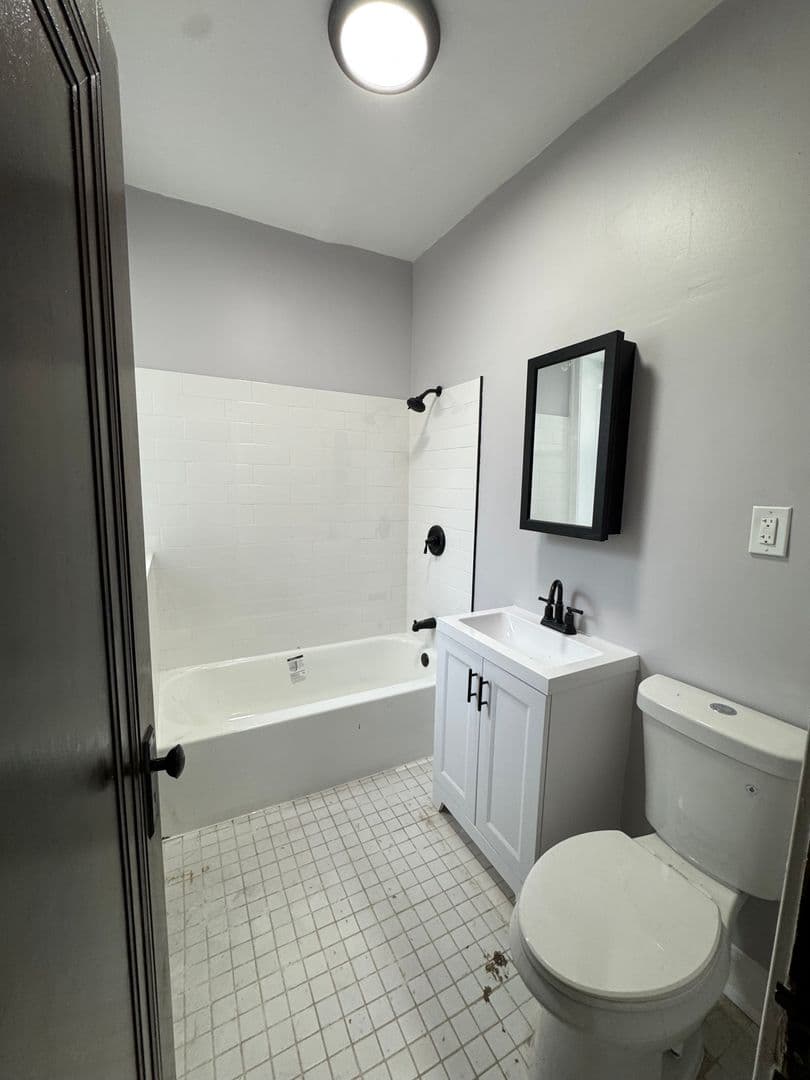 Chicago Apartment: 3801 W Addison