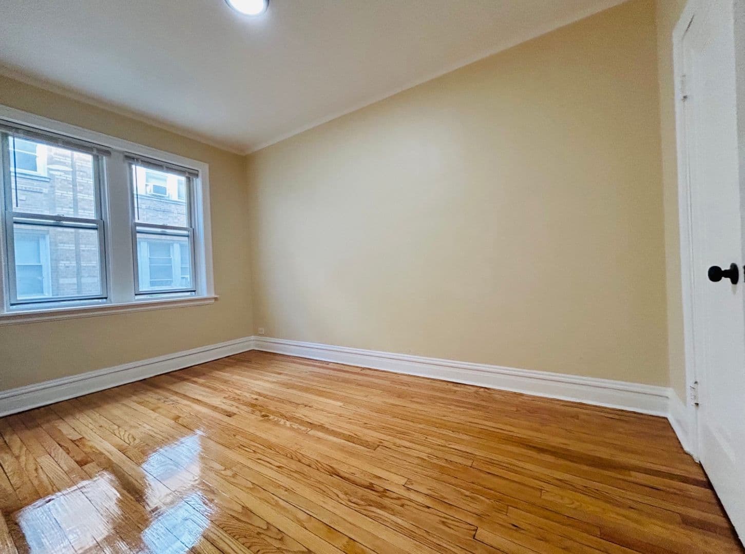 Chicago Apartment: 4015 - 4023 W School St