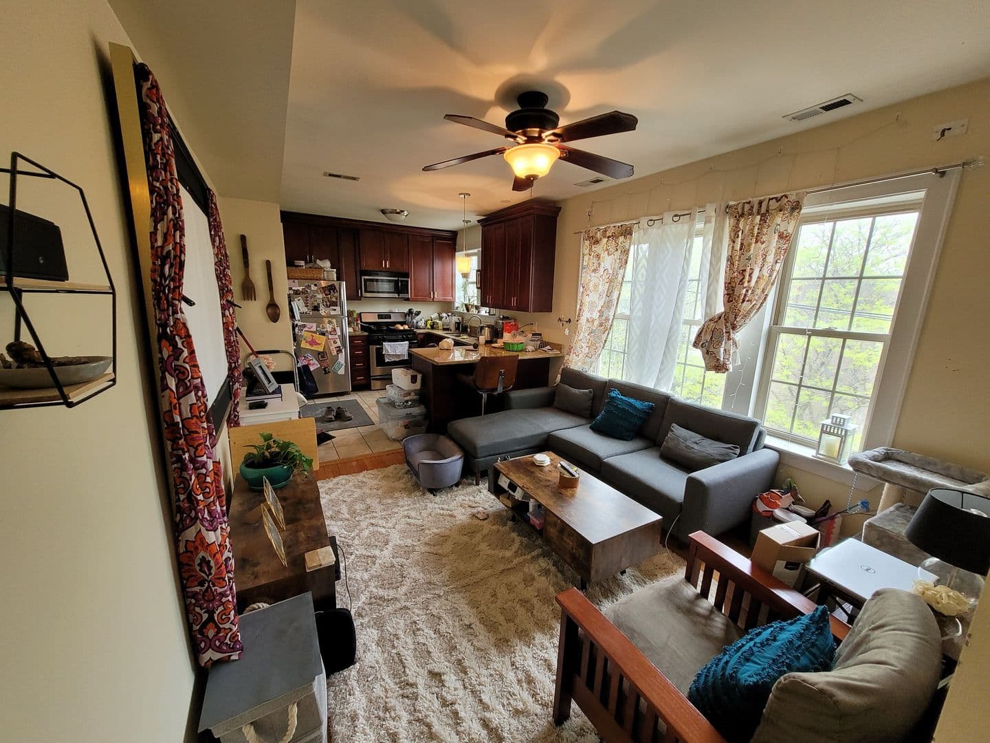 Chicago Apartment: 2050 W. Summerdale Ave