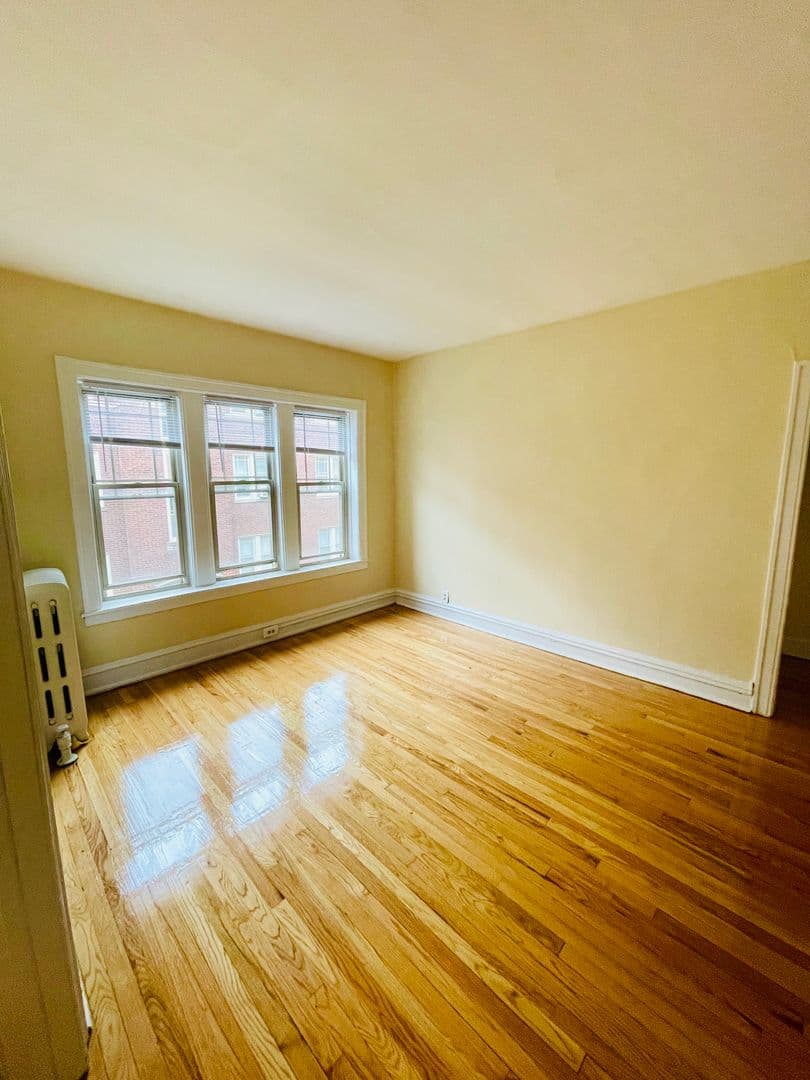 Chicago Apartment: 1329 - 1337 W Touhy Ave