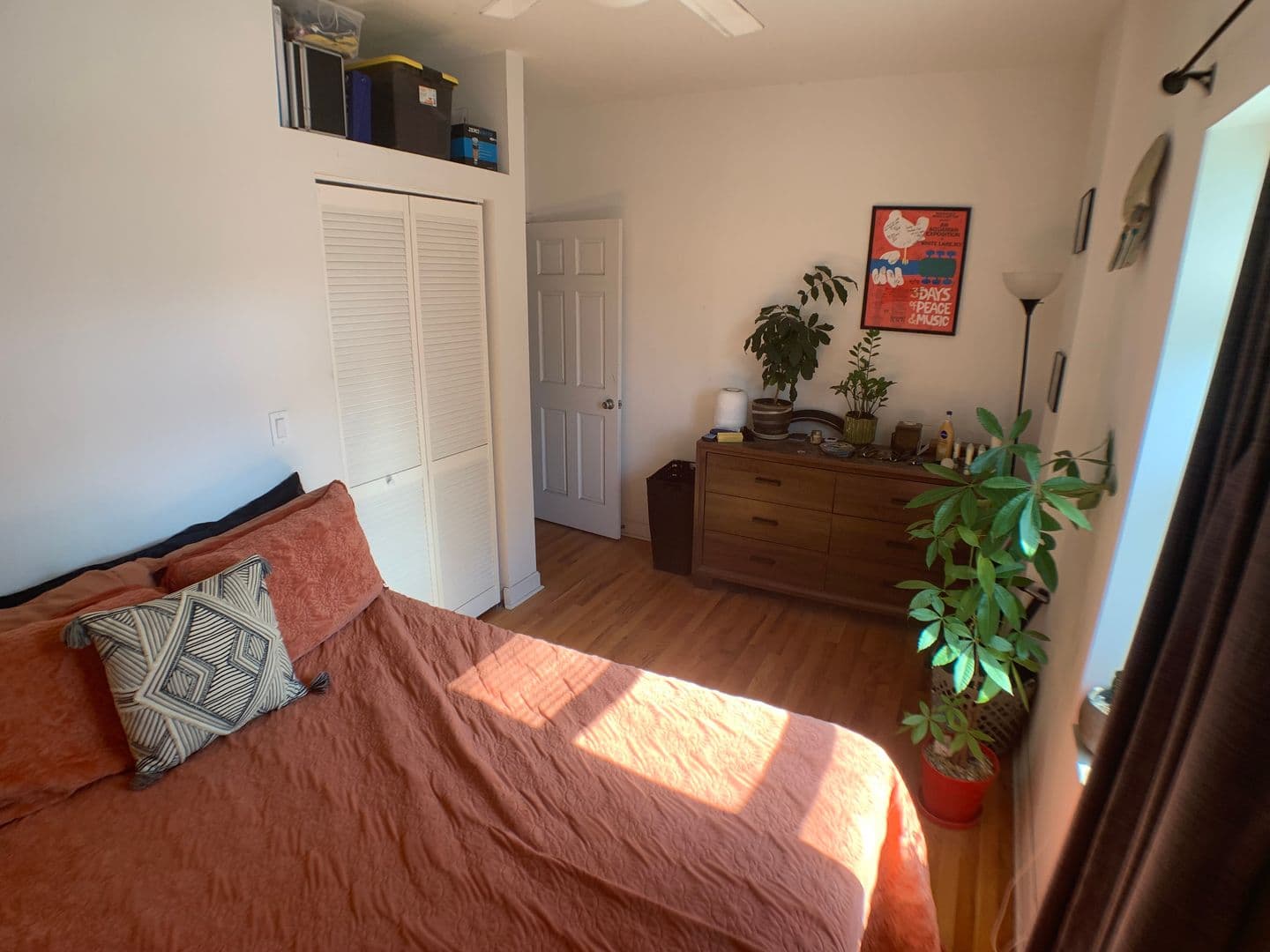 Chicago Apartment: 3450 W Waveland Ave