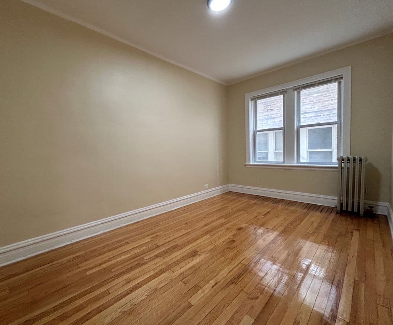 Chicago Apartment: 4015 - 4023 W School St