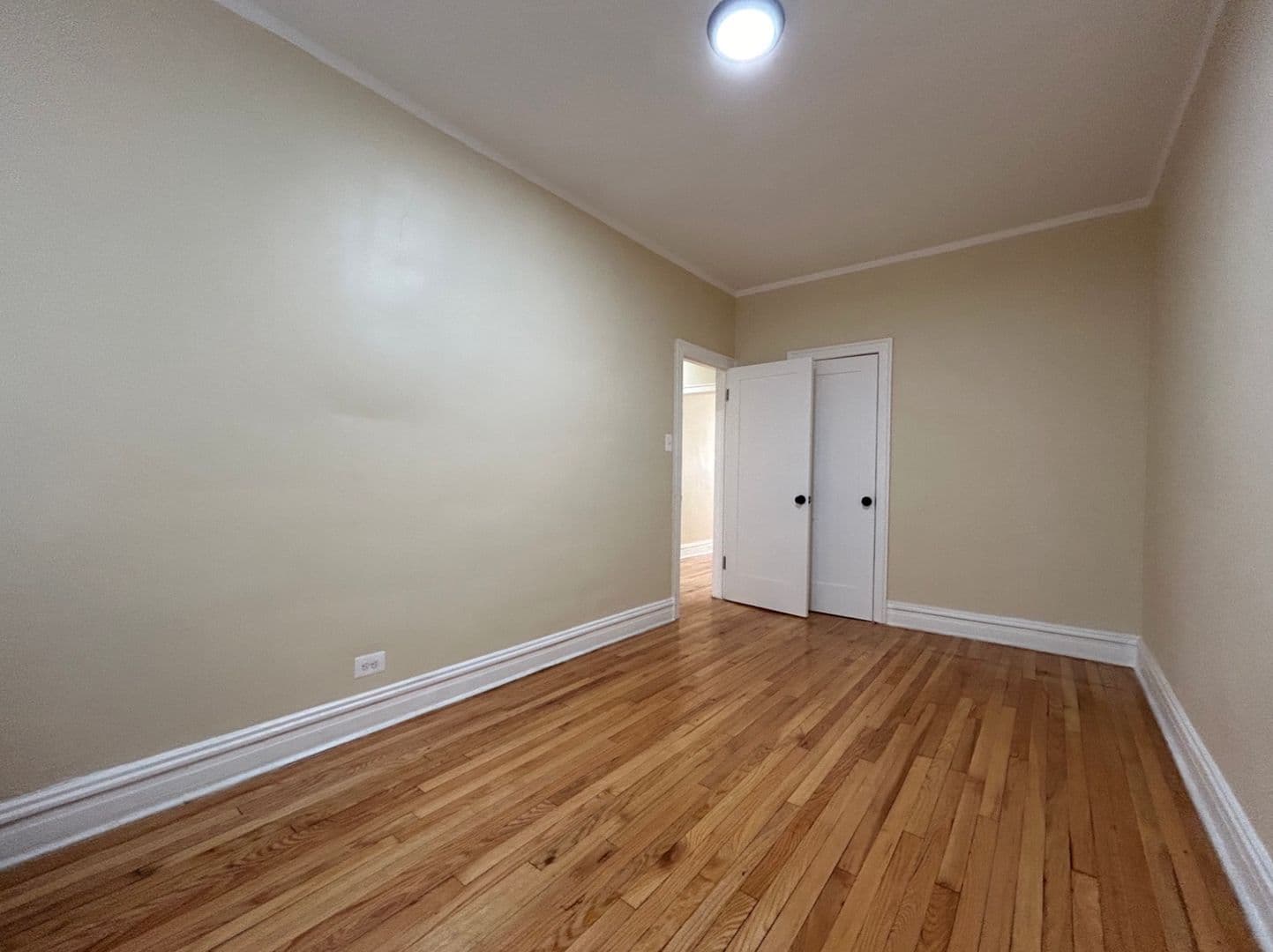 Chicago Apartment: 4015 - 4023 W School St