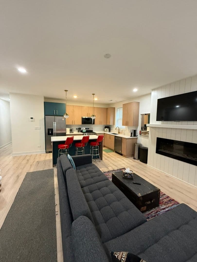Chicago Apartment: 4314 S Evans Ave