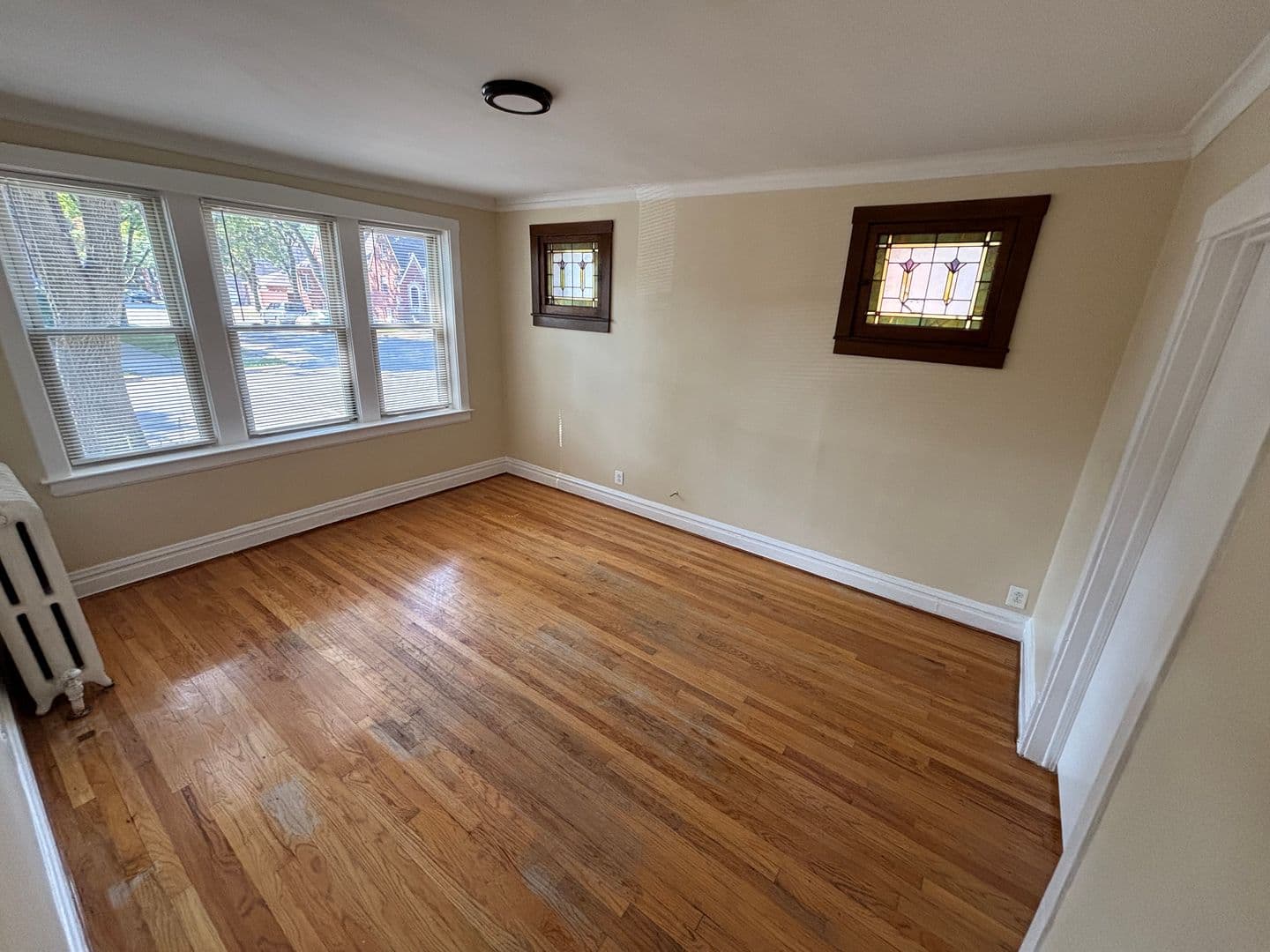 Chicago Apartment: 3905 N Linder Ave