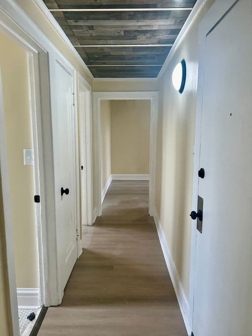Chicago Apartment: 4045 - 4055 W School St