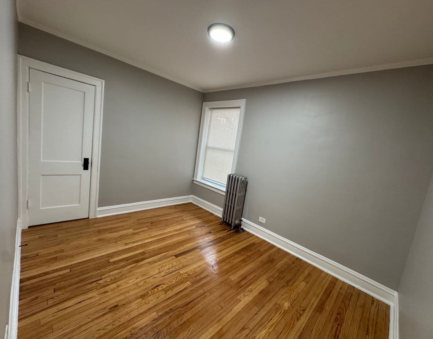 Chicago Apartment: 4015 - 4023 W School St