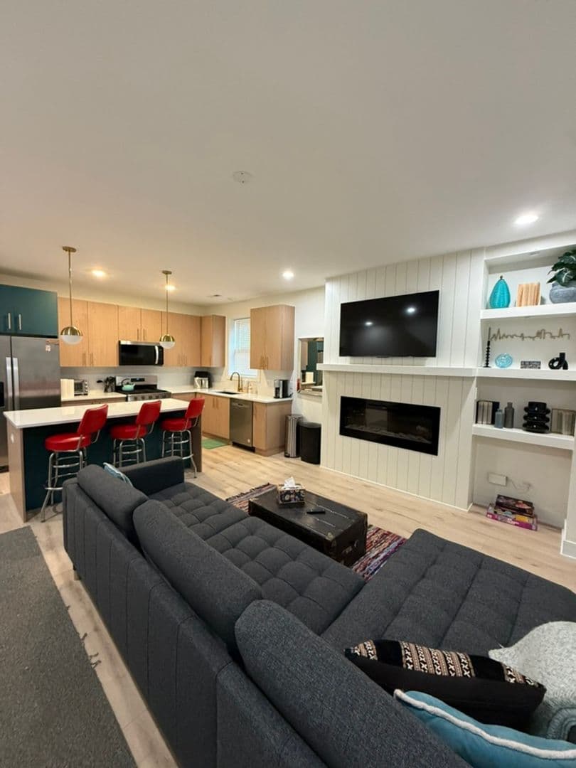 Chicago Apartment: 4314 S Evans Ave