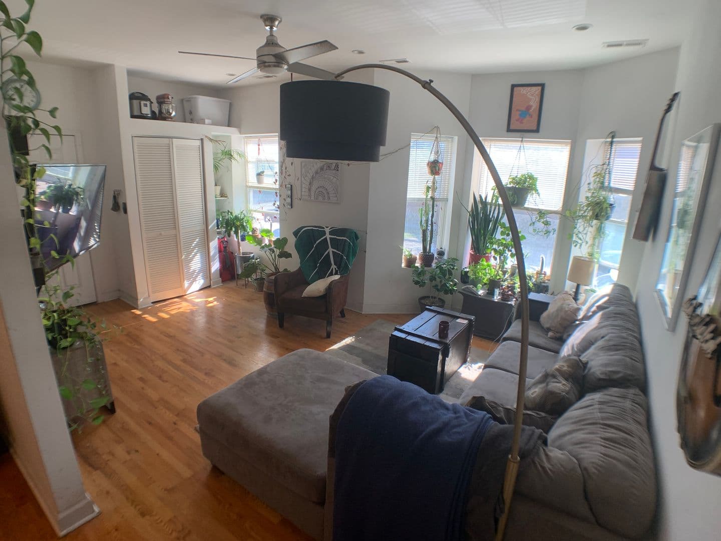 Chicago Apartment: 3450 W Waveland Ave