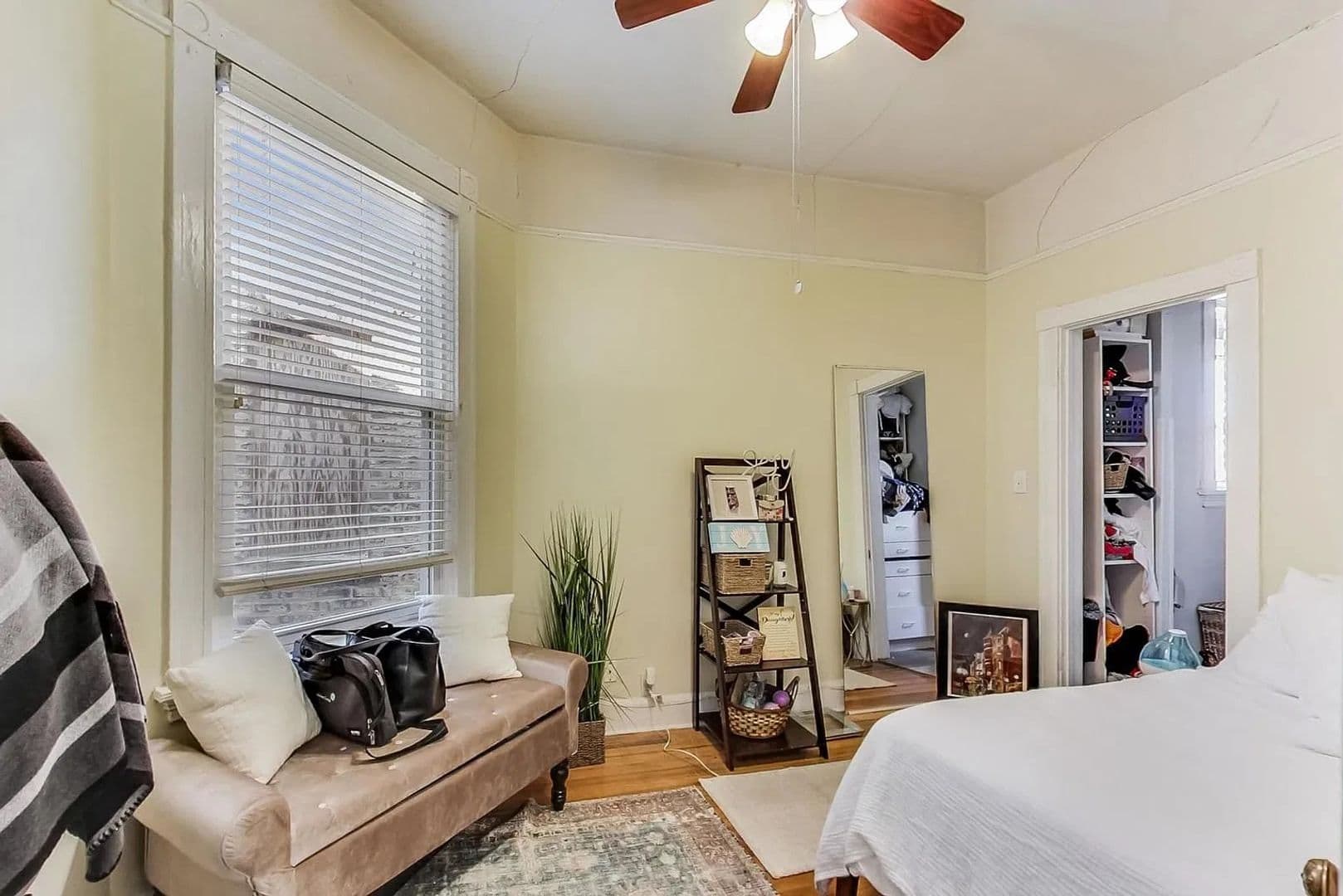 Chicago Apartment: 822 W Newport Ave.