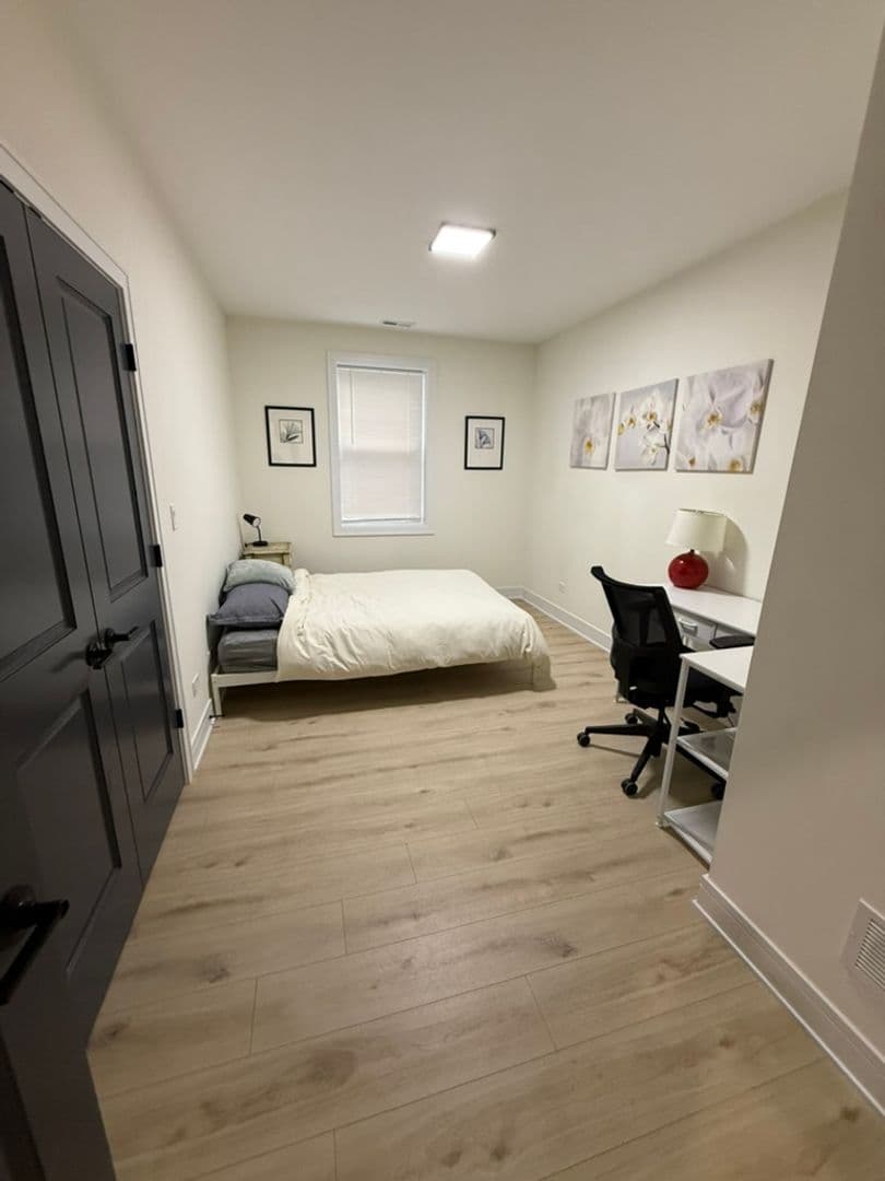 Chicago Apartment: 4314 S Evans Ave