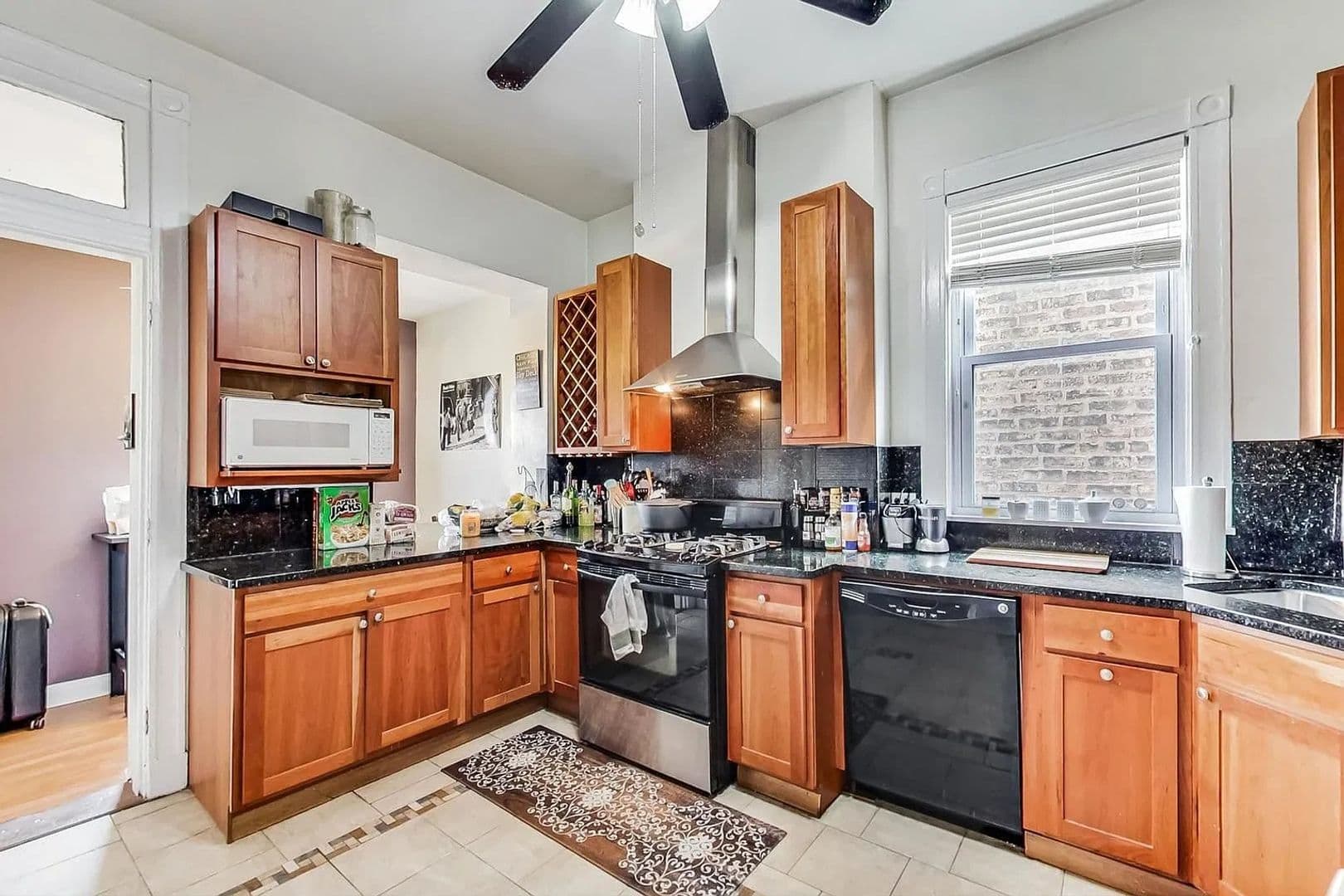 Chicago Apartment: 822 W Newport Ave.
