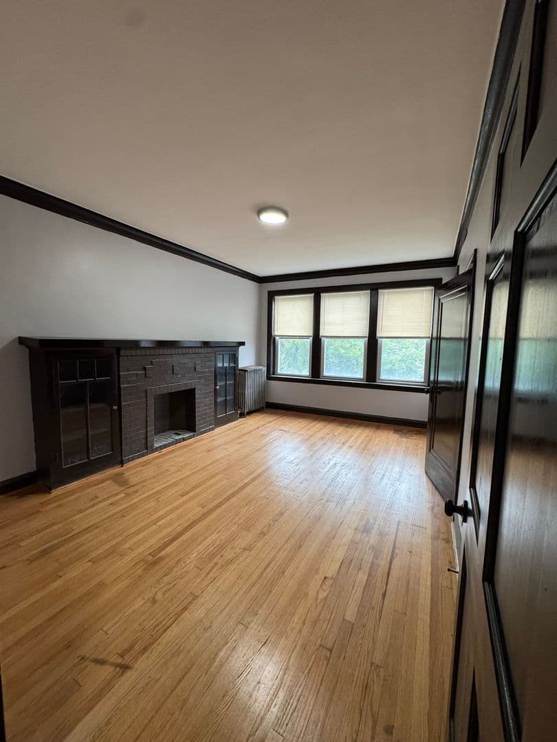 Chicago Apartment: 3801 W Addison