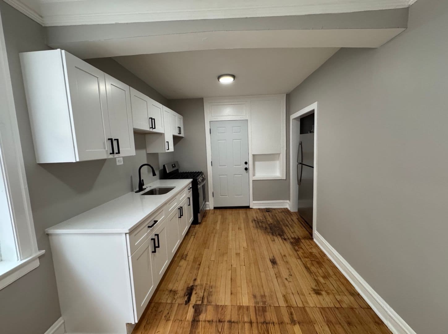 Chicago Apartment: 4015 - 4023 W School St