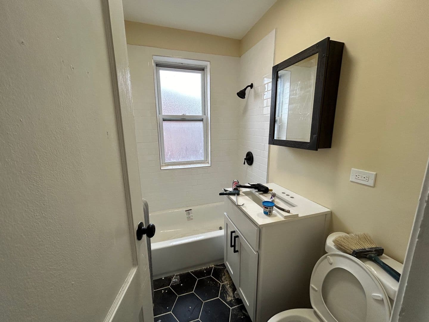 Chicago Apartment: 4015 - 4023 W School St