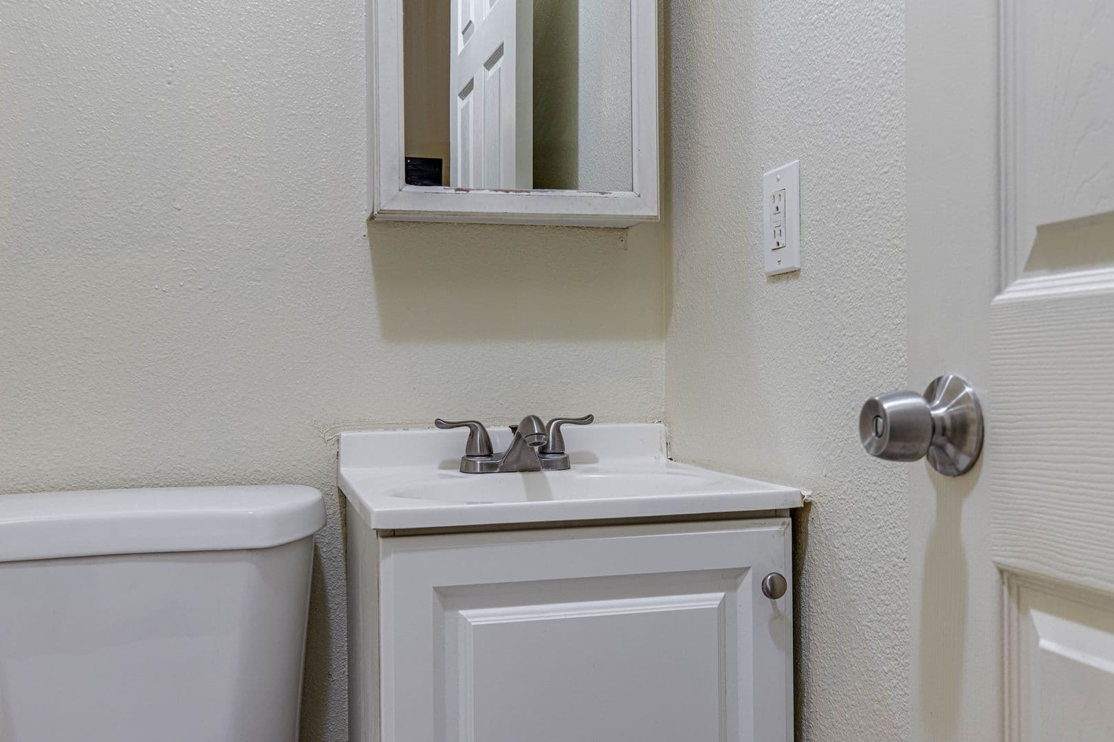 Merced Apartment: 536 W. 10th St