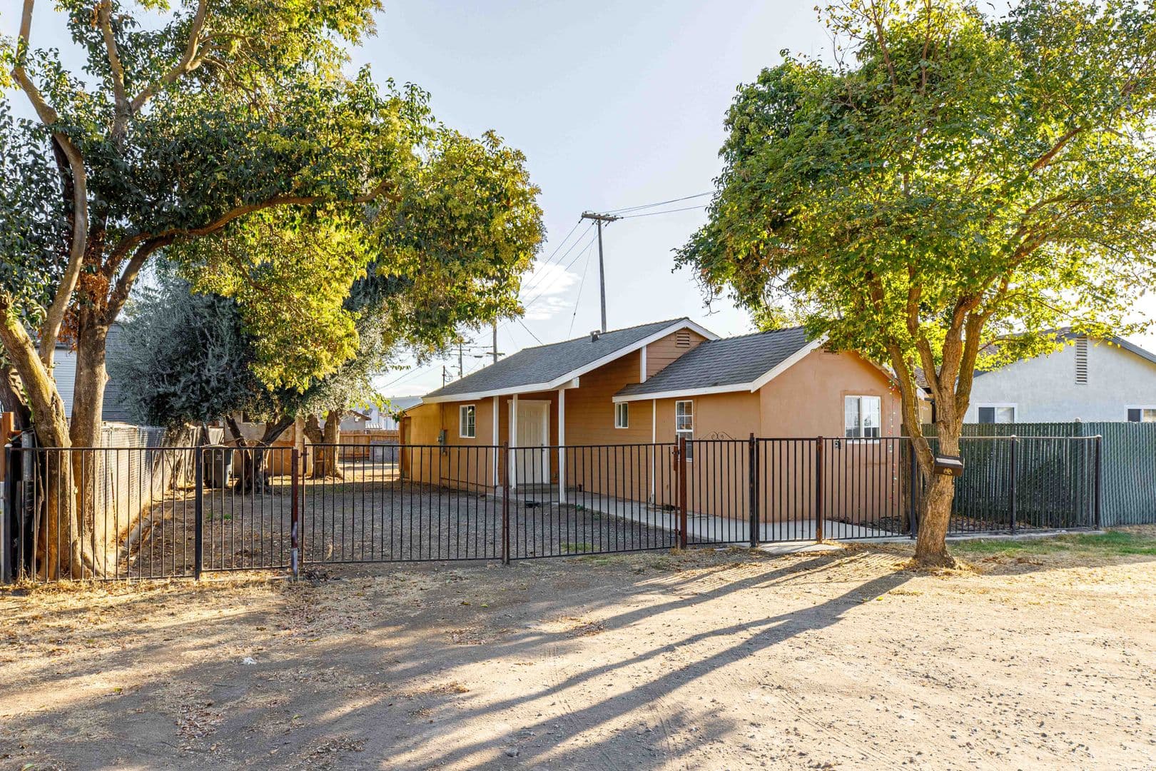 Riverbank House: 3038 Topeka St