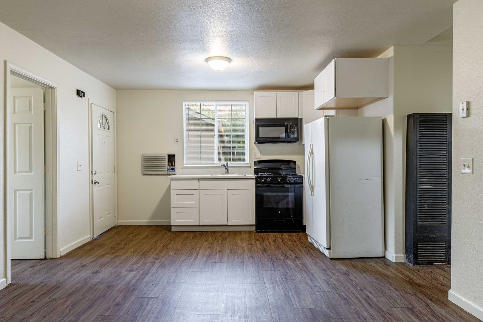 Merced Apartment: 536 W. 10th St