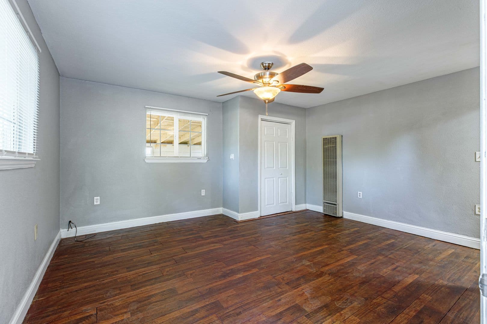 Riverbank House: 3038 Topeka St