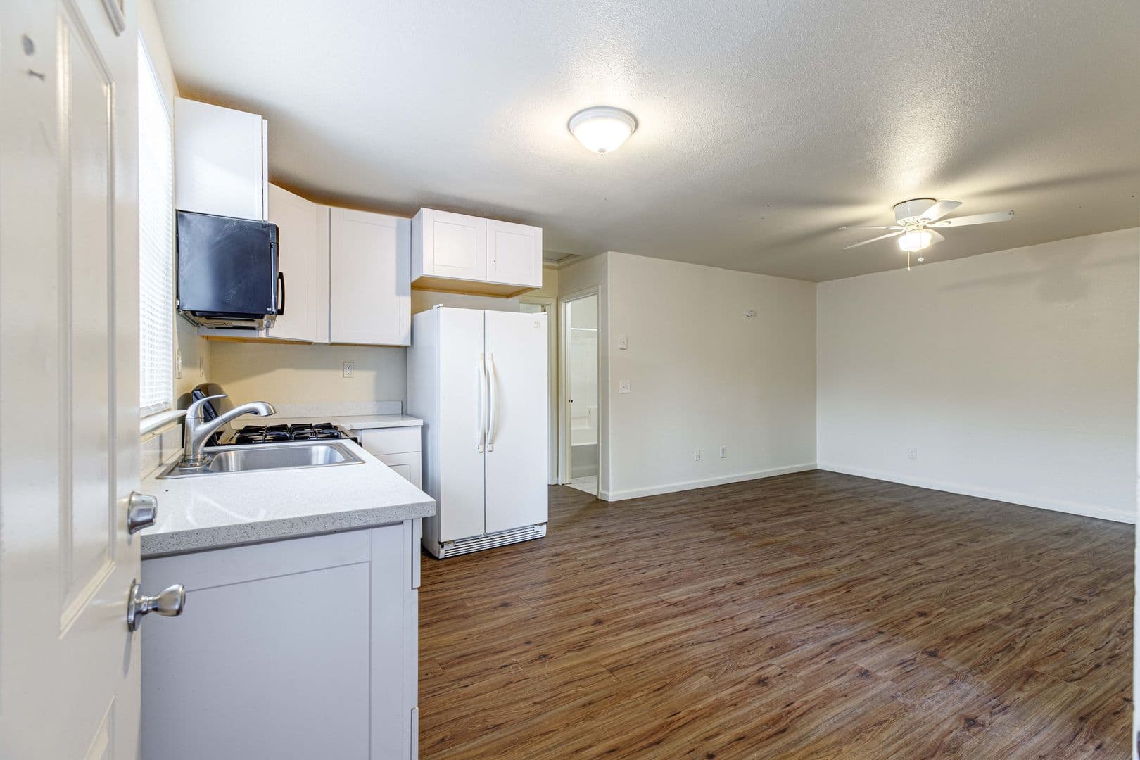 Merced Apartment: 536 W. 10th St