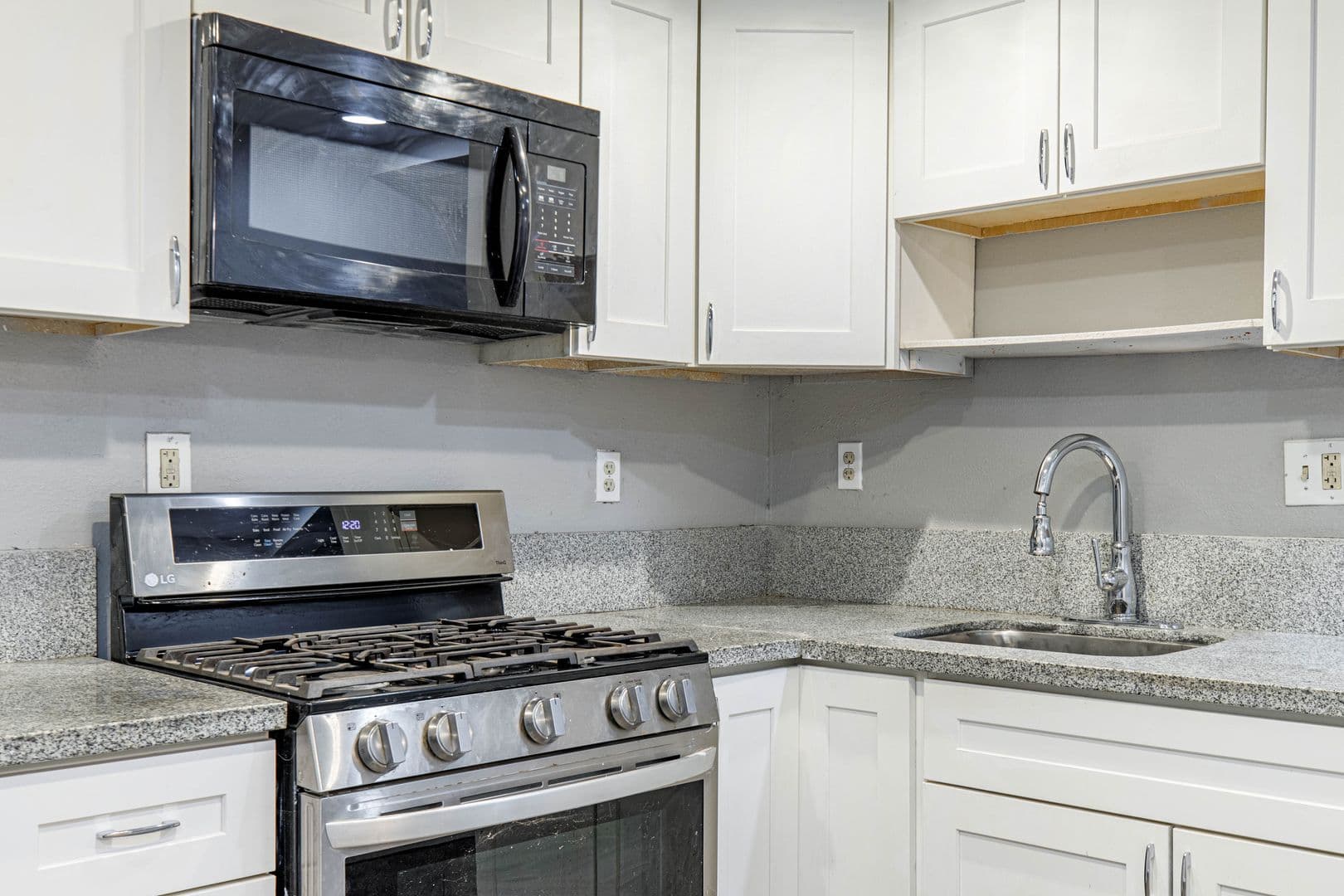 Riverbank House: 3038 Topeka St