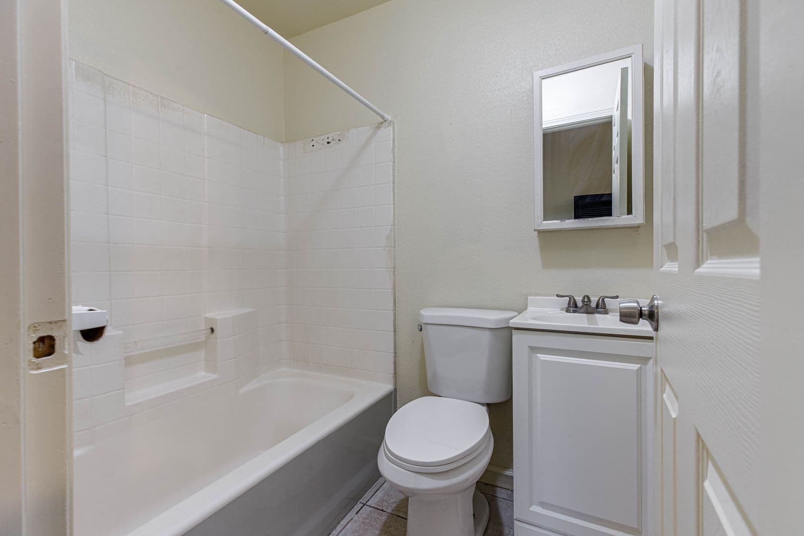 Merced Apartment: 536 W. 10th St