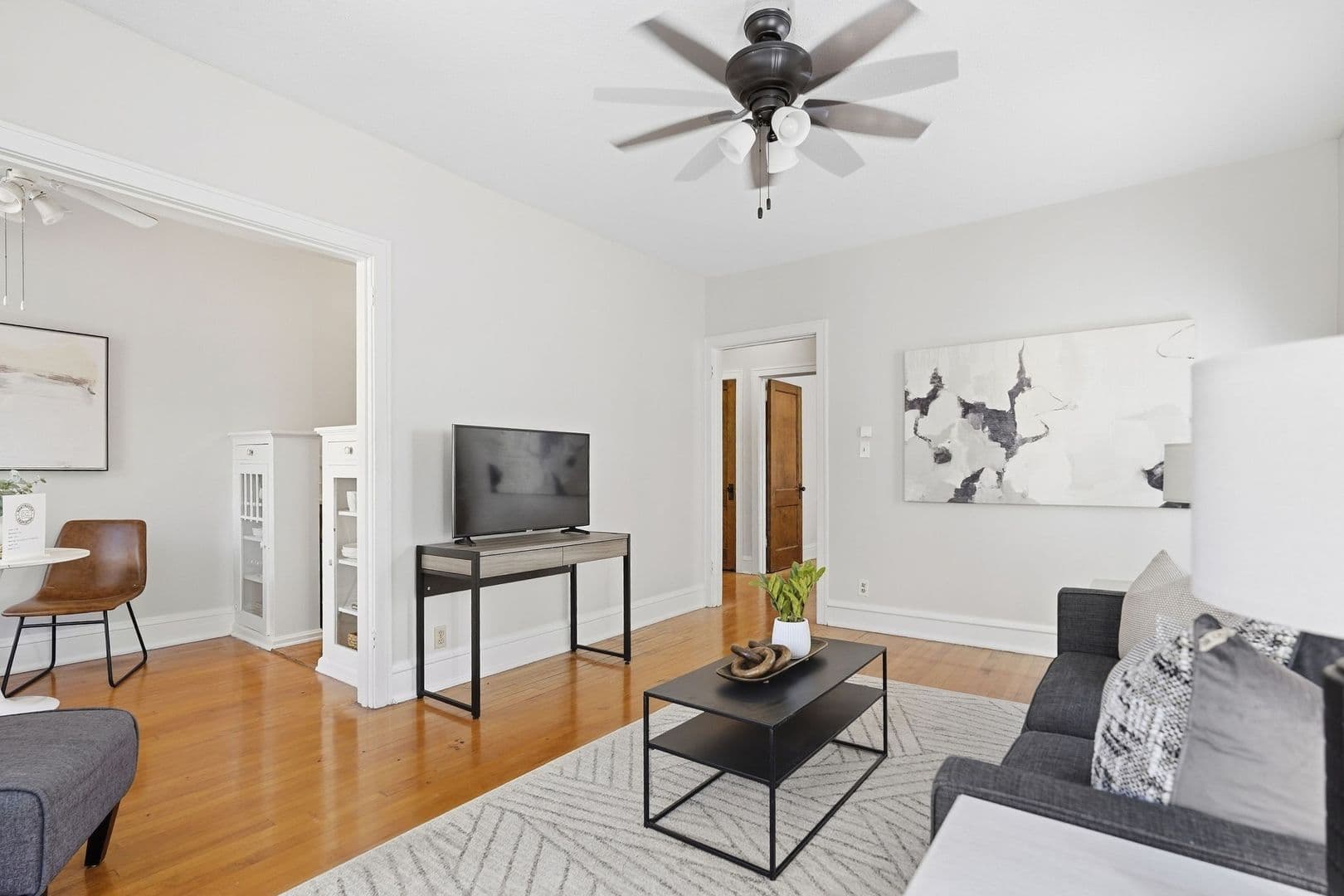Minneapolis Apartment: 220 E 19th St