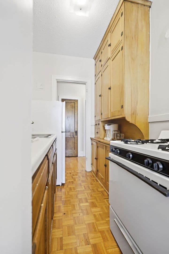 Minneapolis Apartment: 220 E 19th St
