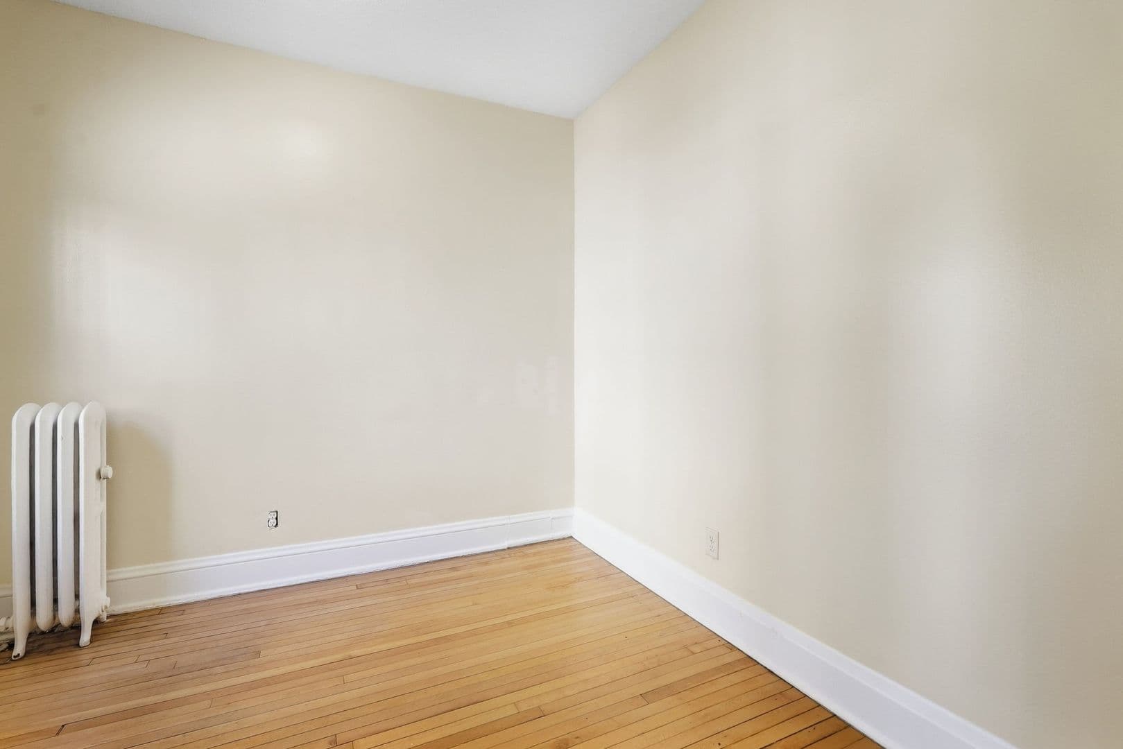 Minneapolis Apartment: 214 E 19th St