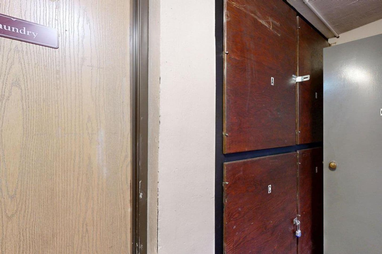 Minneapolis Apartment: 1917 Emerson Ave S
