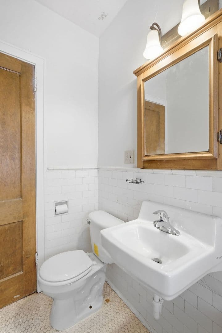 Minneapolis Apartment: 214 E 19th St