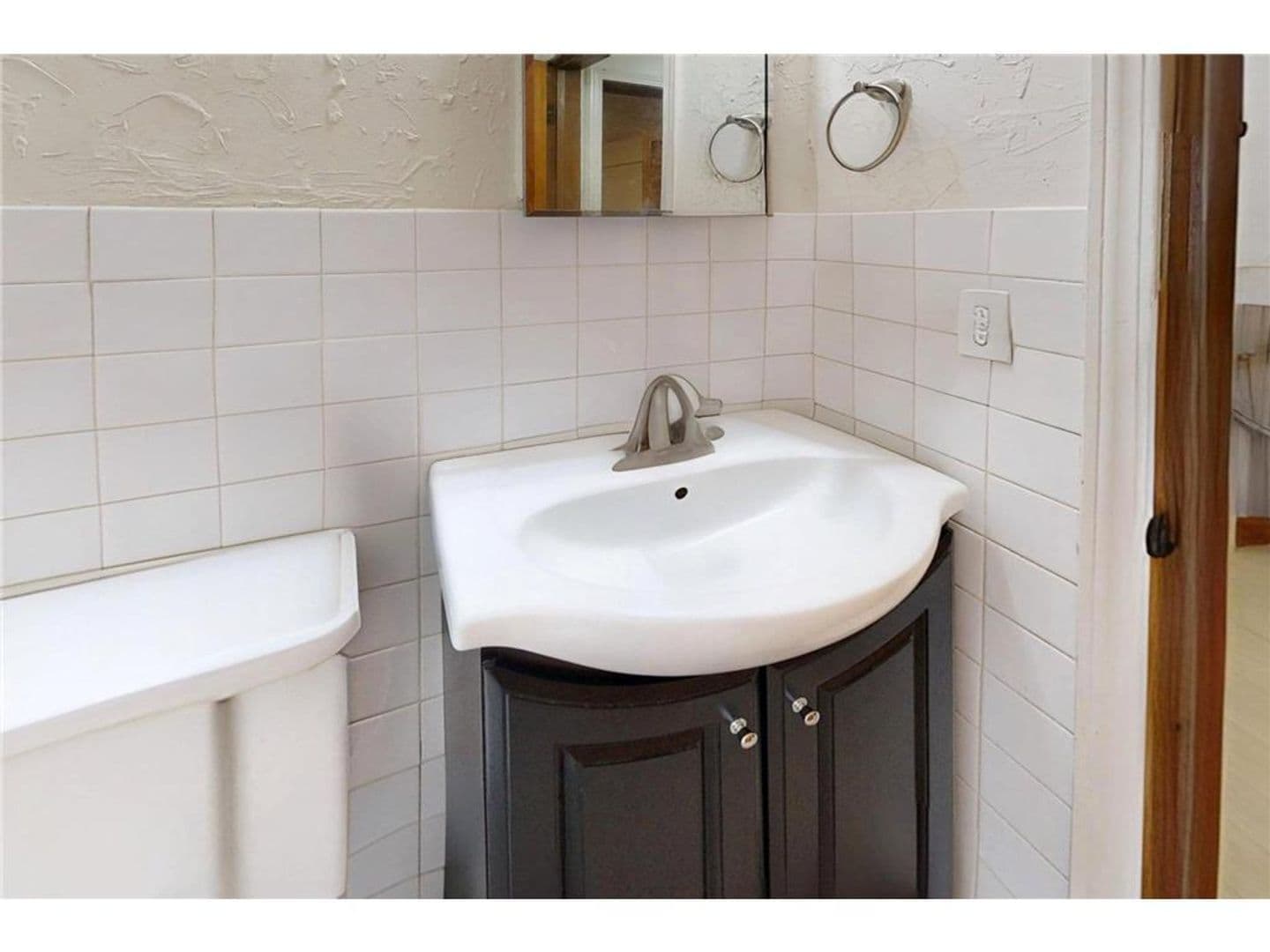 Minneapolis Apartment: 1913 Emerson Ave S