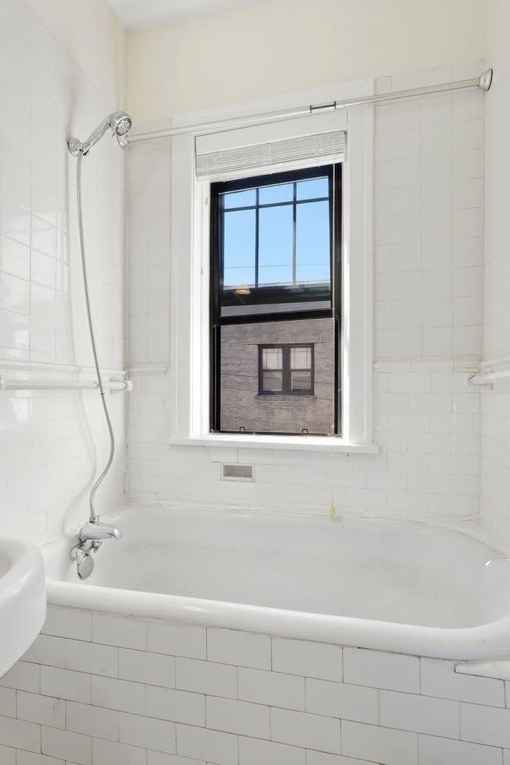 Minneapolis Apartment: 214 E 19th St