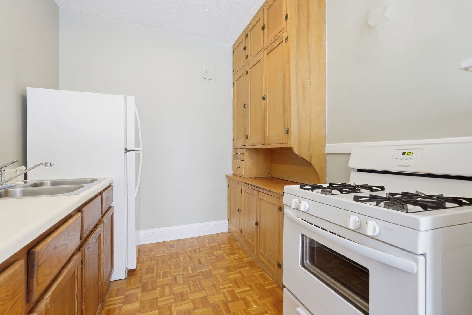 Minneapolis Apartment: 220 E 19th St #104