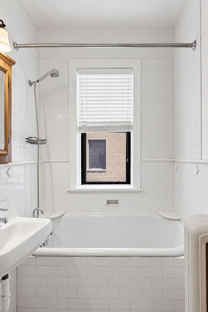 Minneapolis Apartment: 214 E 19th St