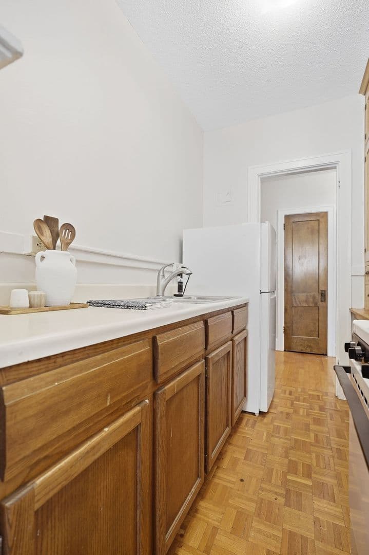 Minneapolis Apartment: 220 E 19th St