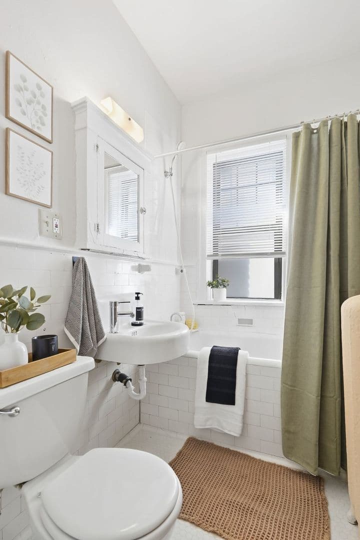 Minneapolis Apartment: 220 E 19th St