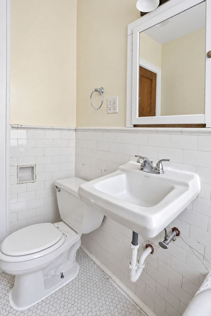 Minneapolis Apartment: 214 E 19th St