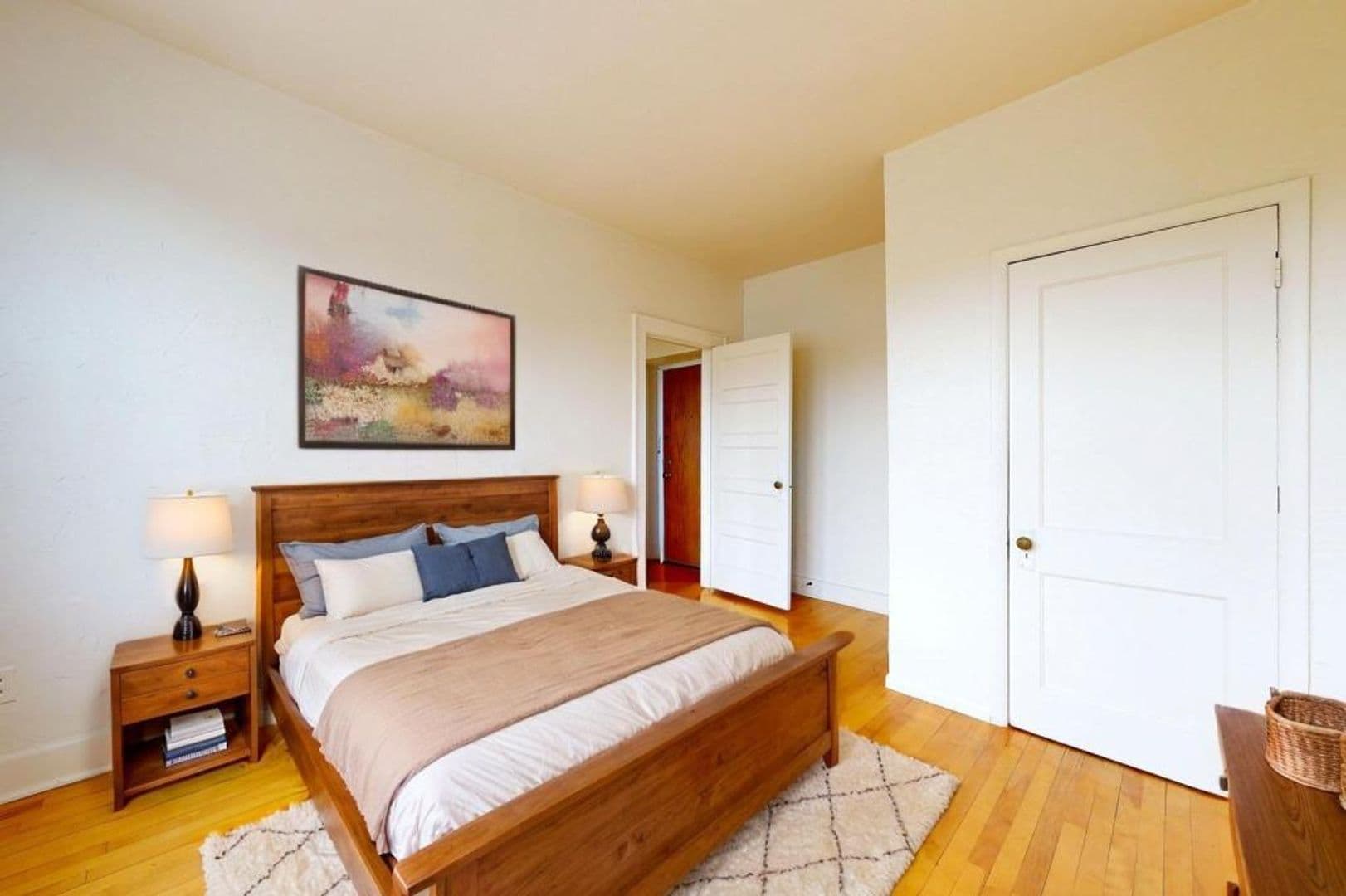 Minneapolis Apartment: 1917 Emerson Ave S