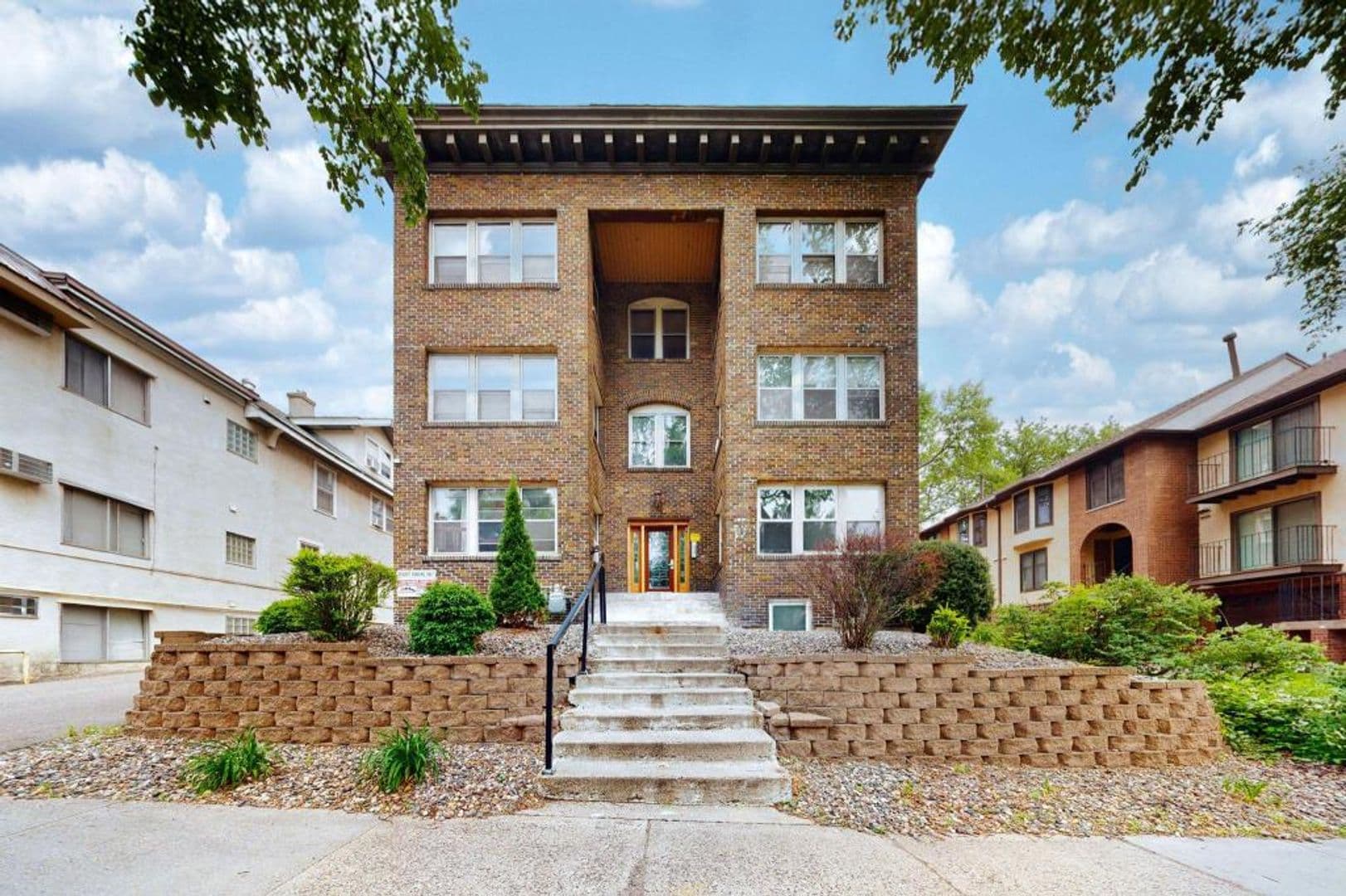 Minneapolis Apartment: 1917 Emerson Ave S