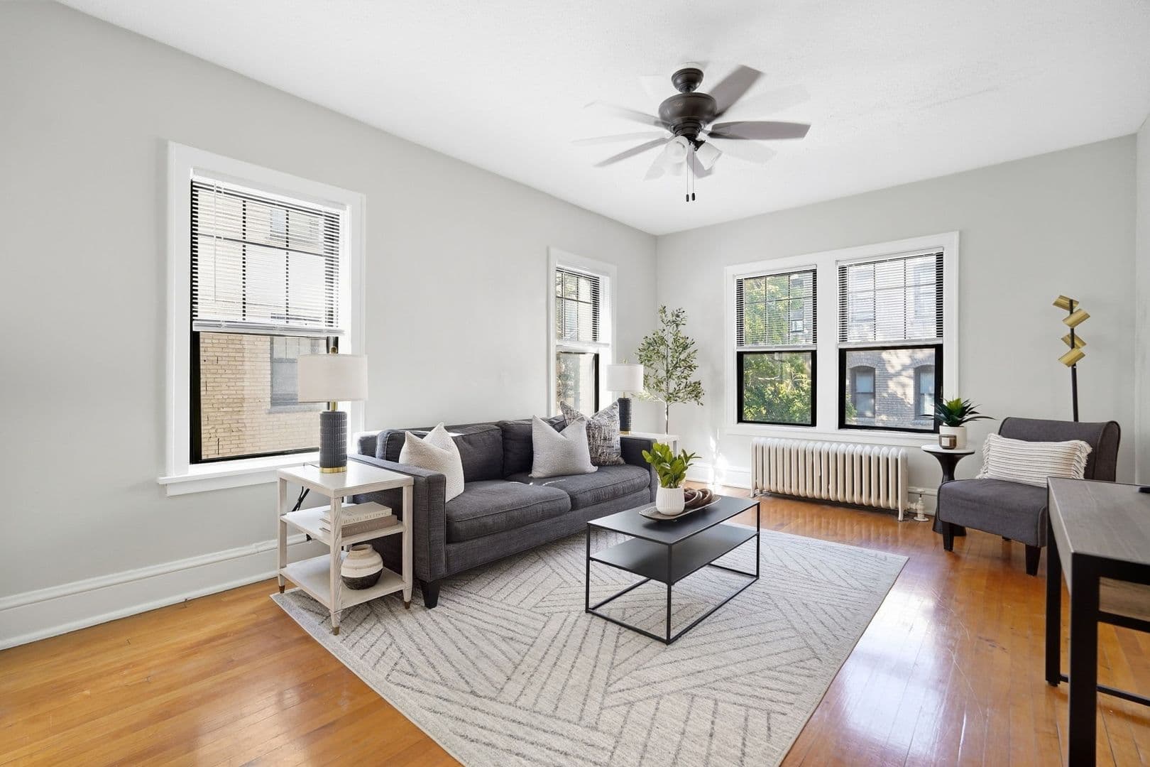 Minneapolis Apartment: 220 E 19th St