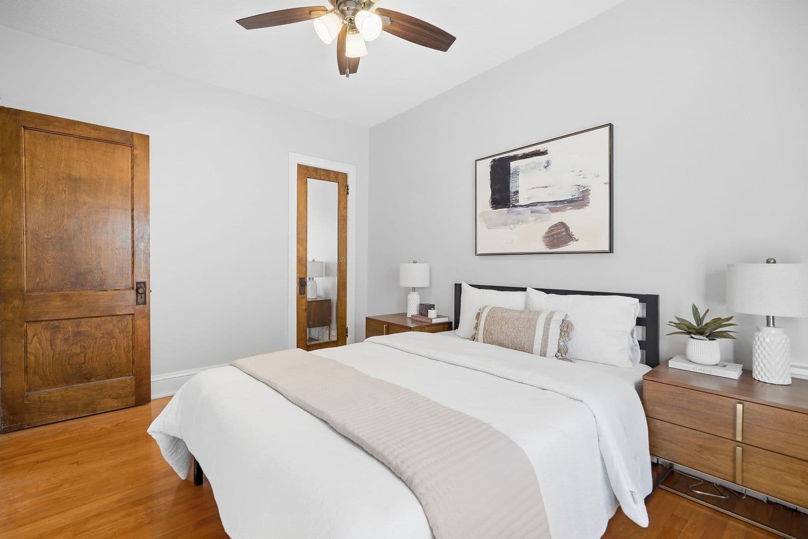Minneapolis Apartment: 220 E 19th St