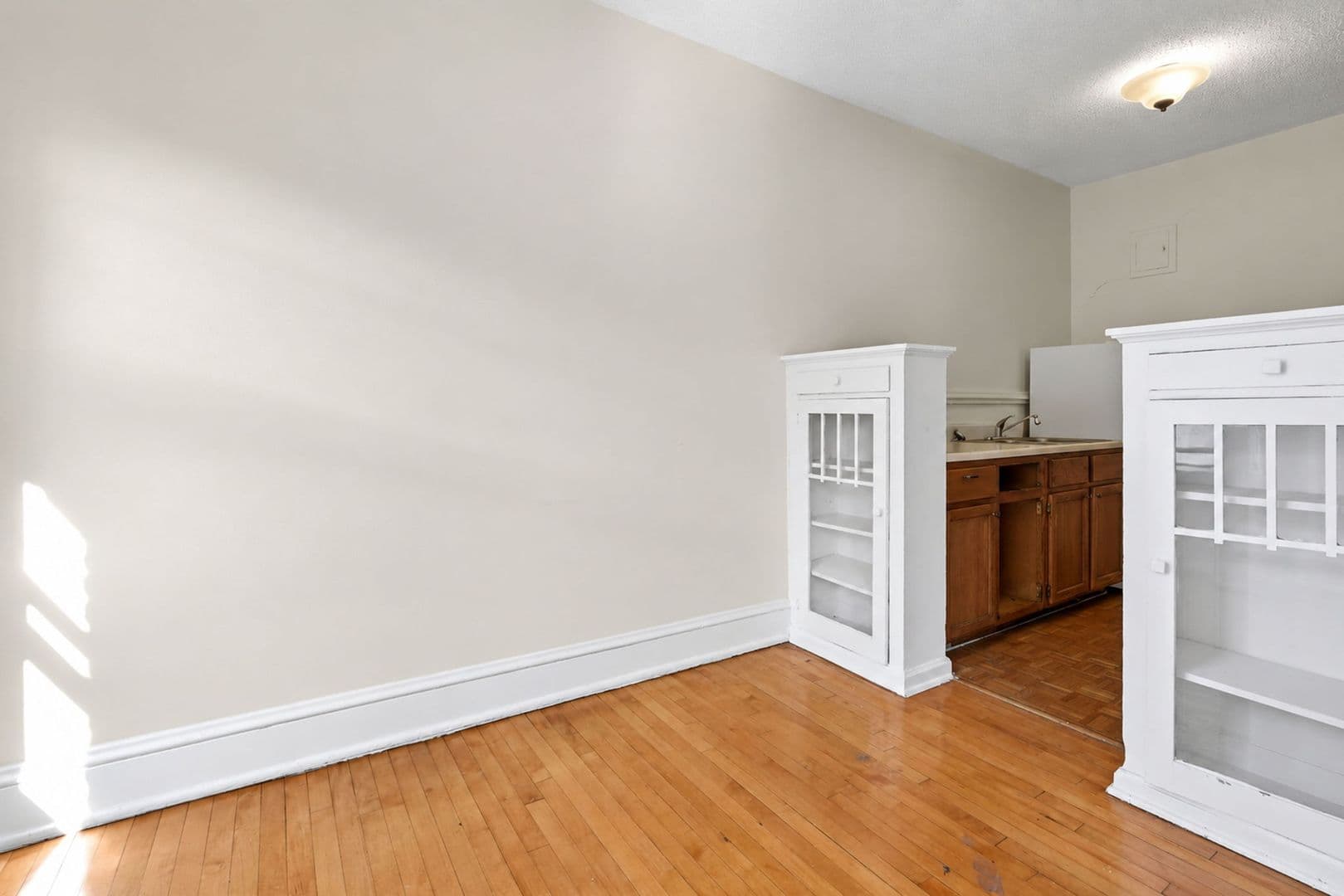 Minneapolis Apartment: 214 E 19th St